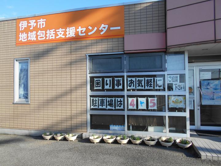 包括